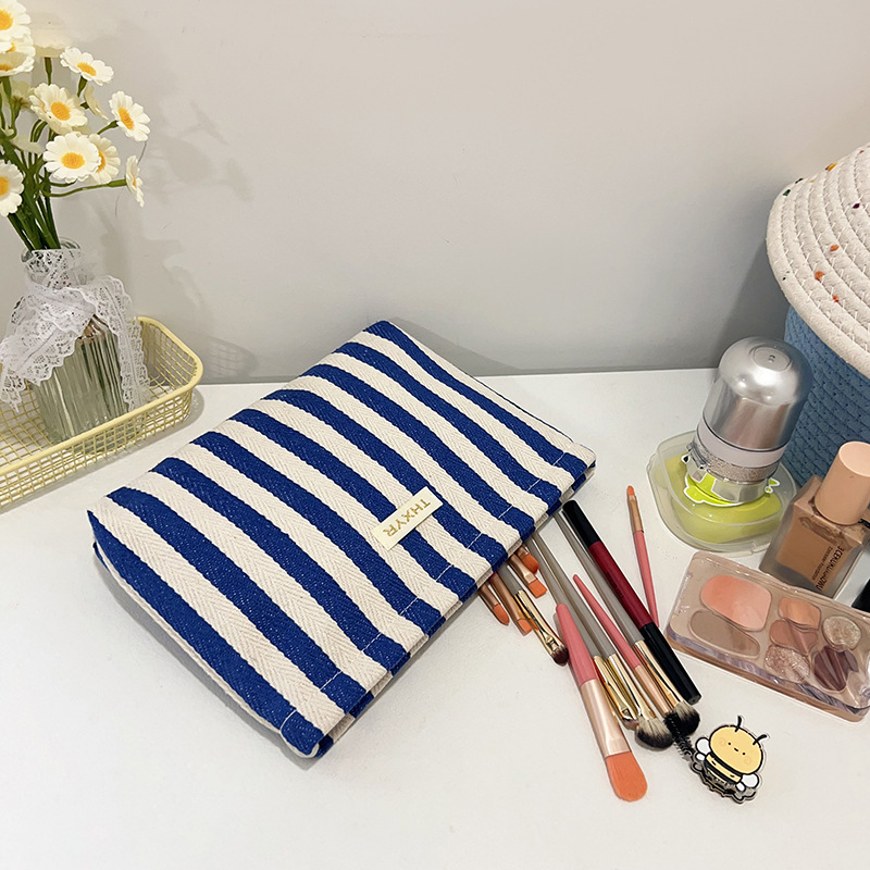 New Striped Makeup Bag for Wom - Skincare D'Alba recension och pris